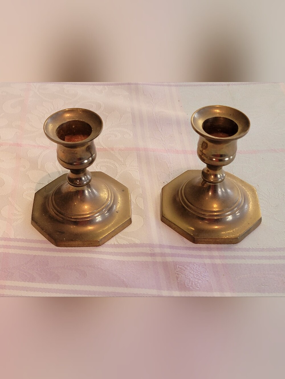 These are mid-to-late 20th-century vintage solid brass candlesticks - Picture 2 of 4